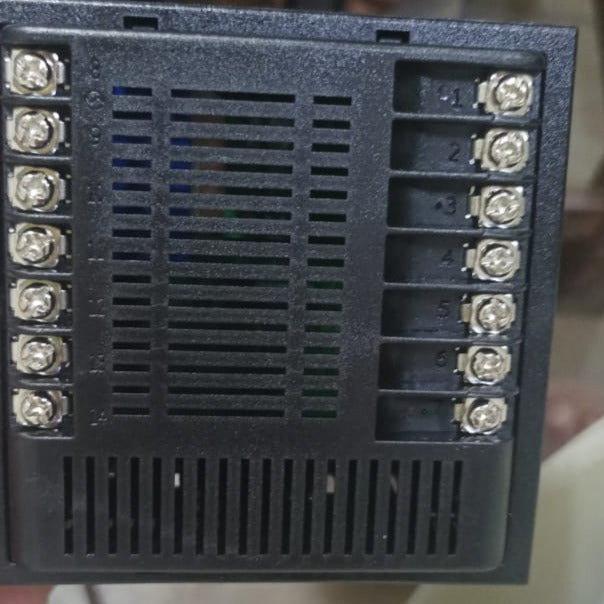 UA-900-EK1220 temperature controller in Pakistan