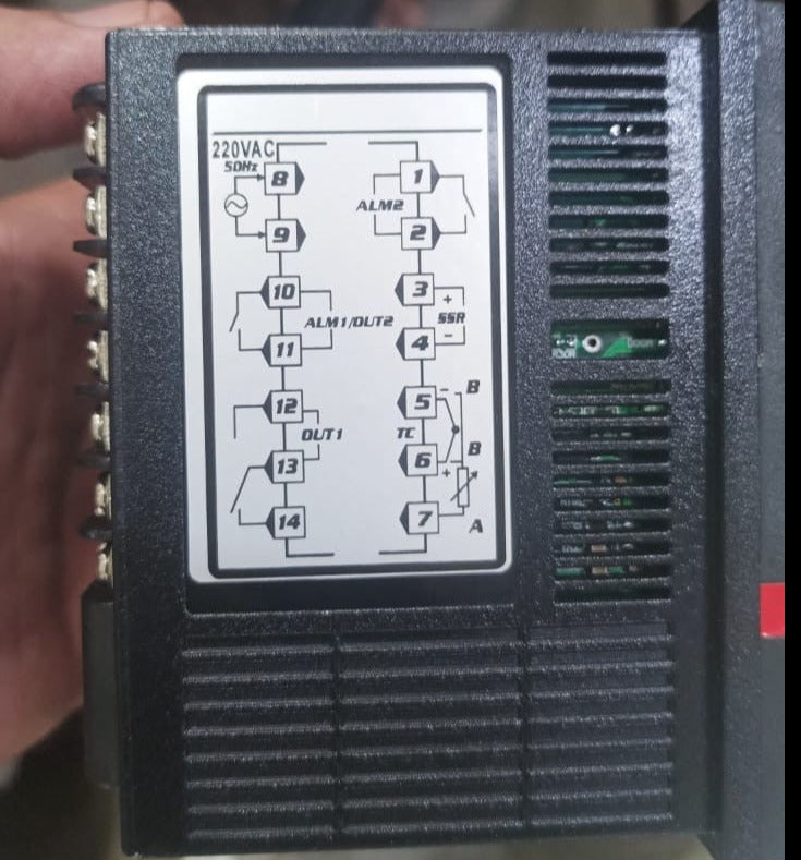 UA-900-EK1220 temperature controller in Pakistan