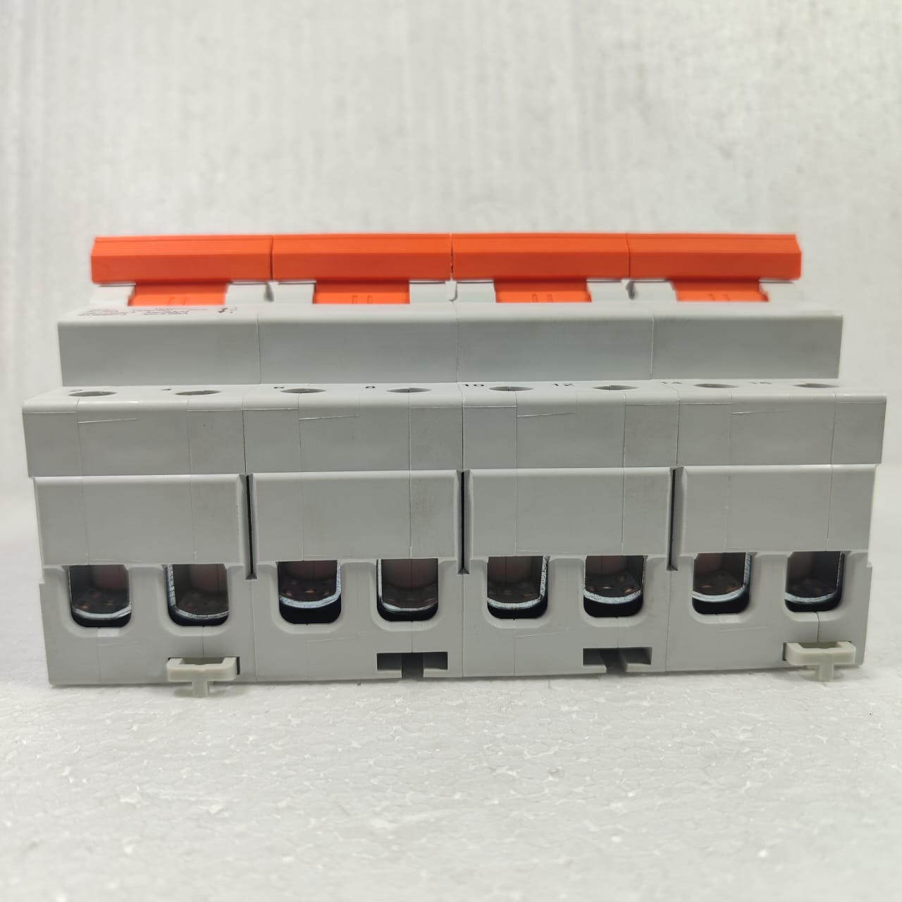 TOMZN TOSF-125 4 Pole 125A Dual Power Manual Transfer Switch in Pakistan