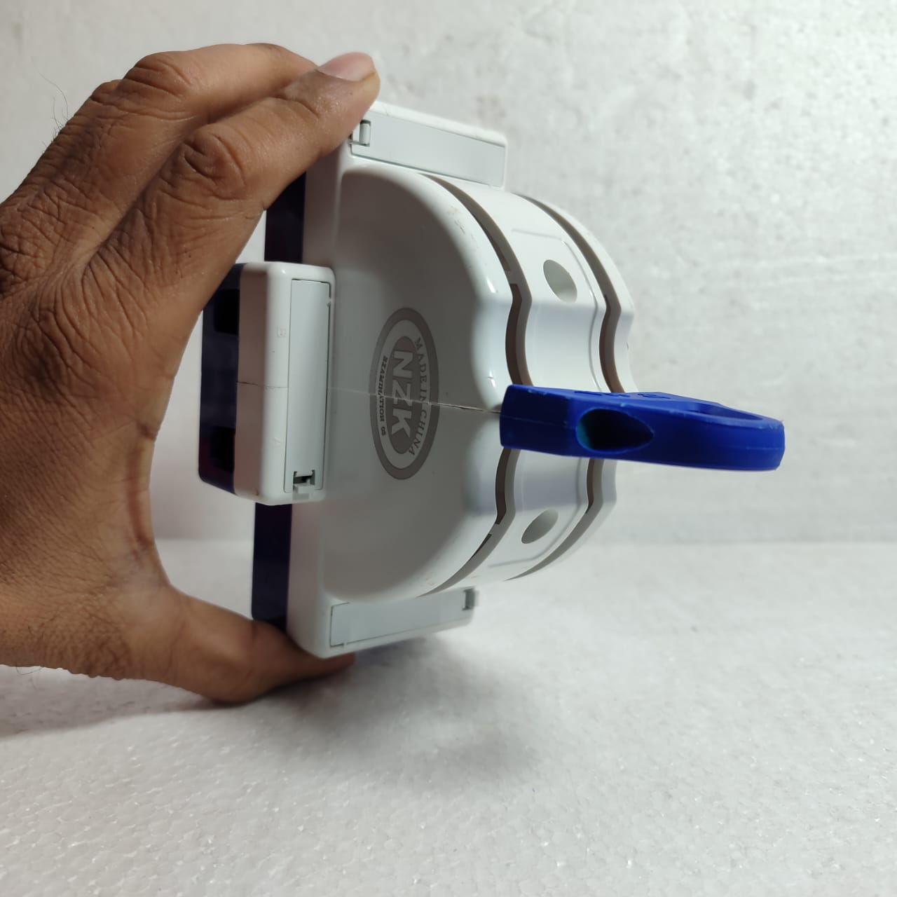 NZK 2 Pole 32A-225A Manual Change Over Knife Switch in Pakistan