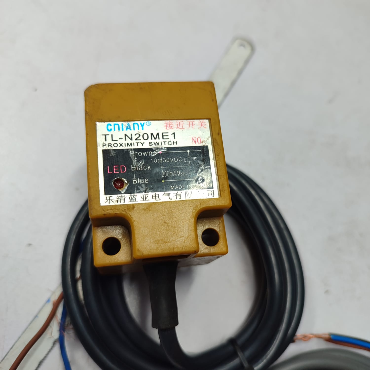 OMRON TL-N20MF1 Proximity Switch in Pakistan