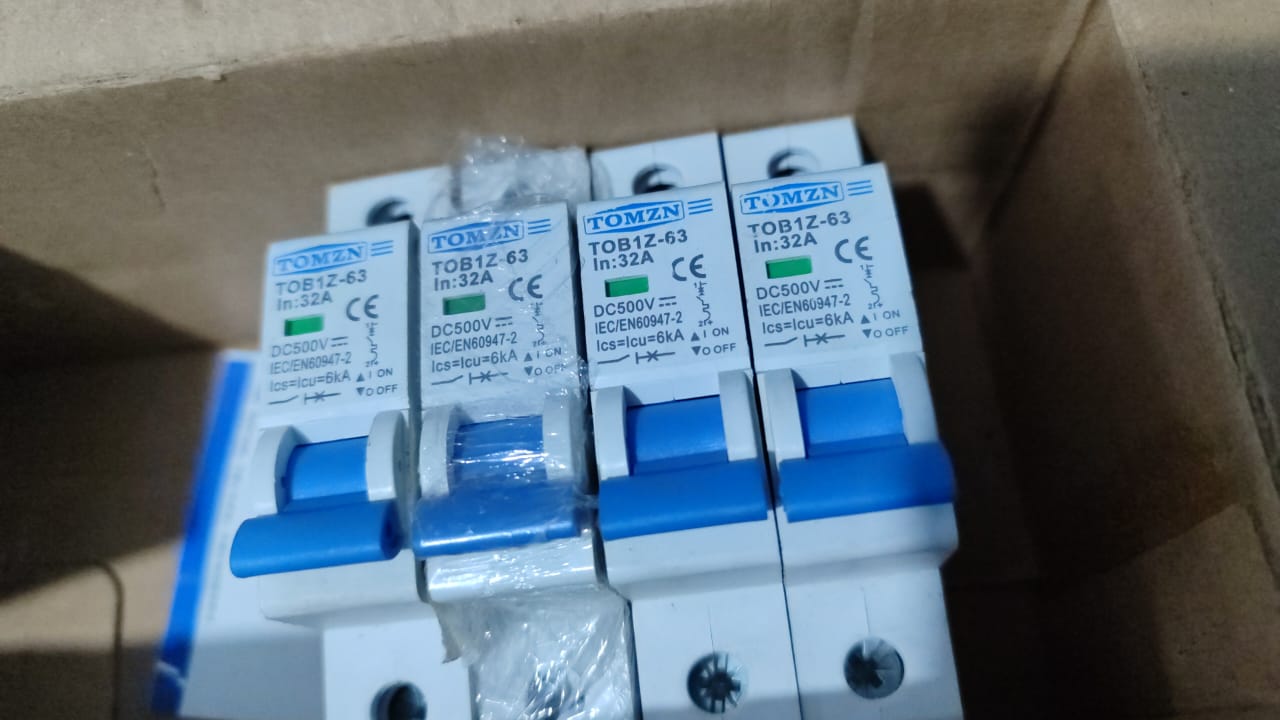 TOMZN TOB1Z-63 32A DC 500V Automatic Circuit breaker MCB in Pakistan