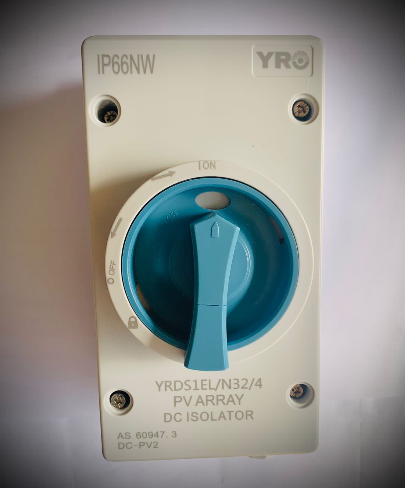 Yro IP66NW Pv Aray YRDSIEL/N32/4 Dc Isolator in Pakistan
