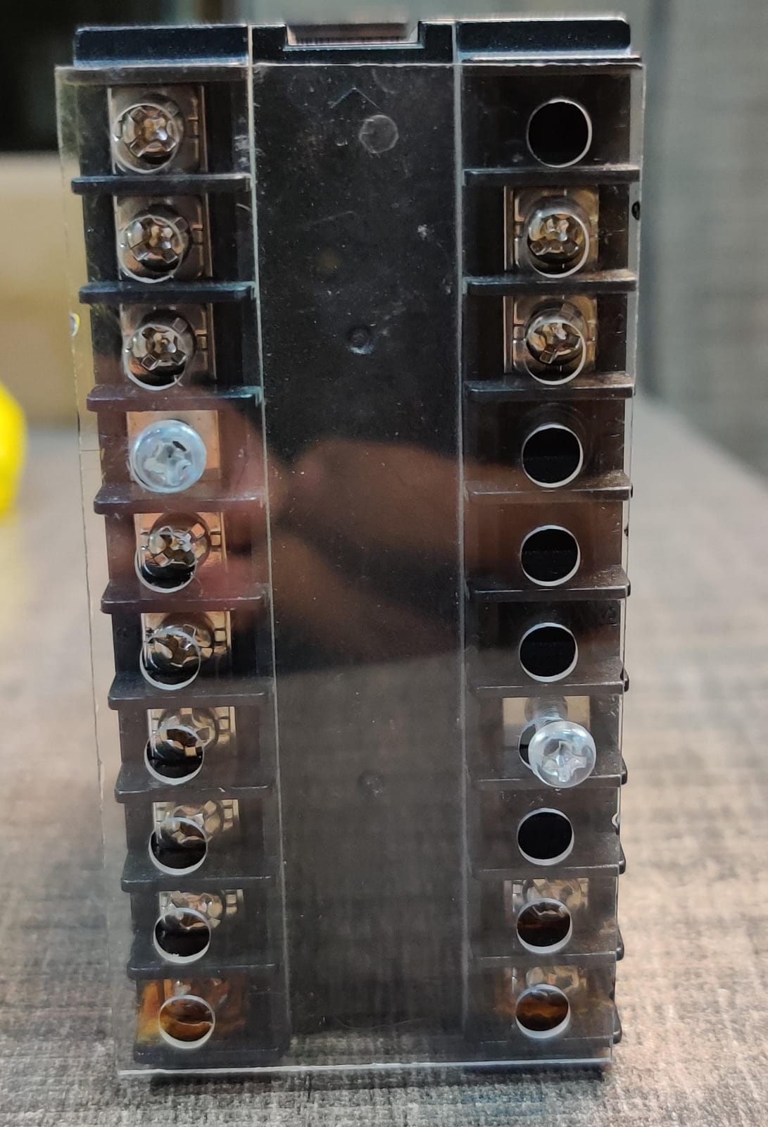 Honeywell DC1020CT Temperature Controller in Pakistan