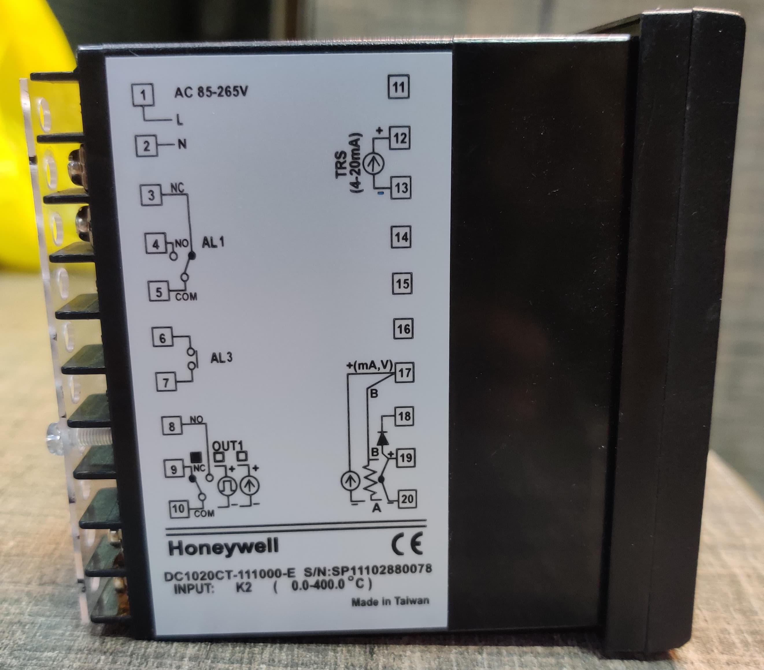 Honeywell DC1020CT Temperature Controller in Pakistan