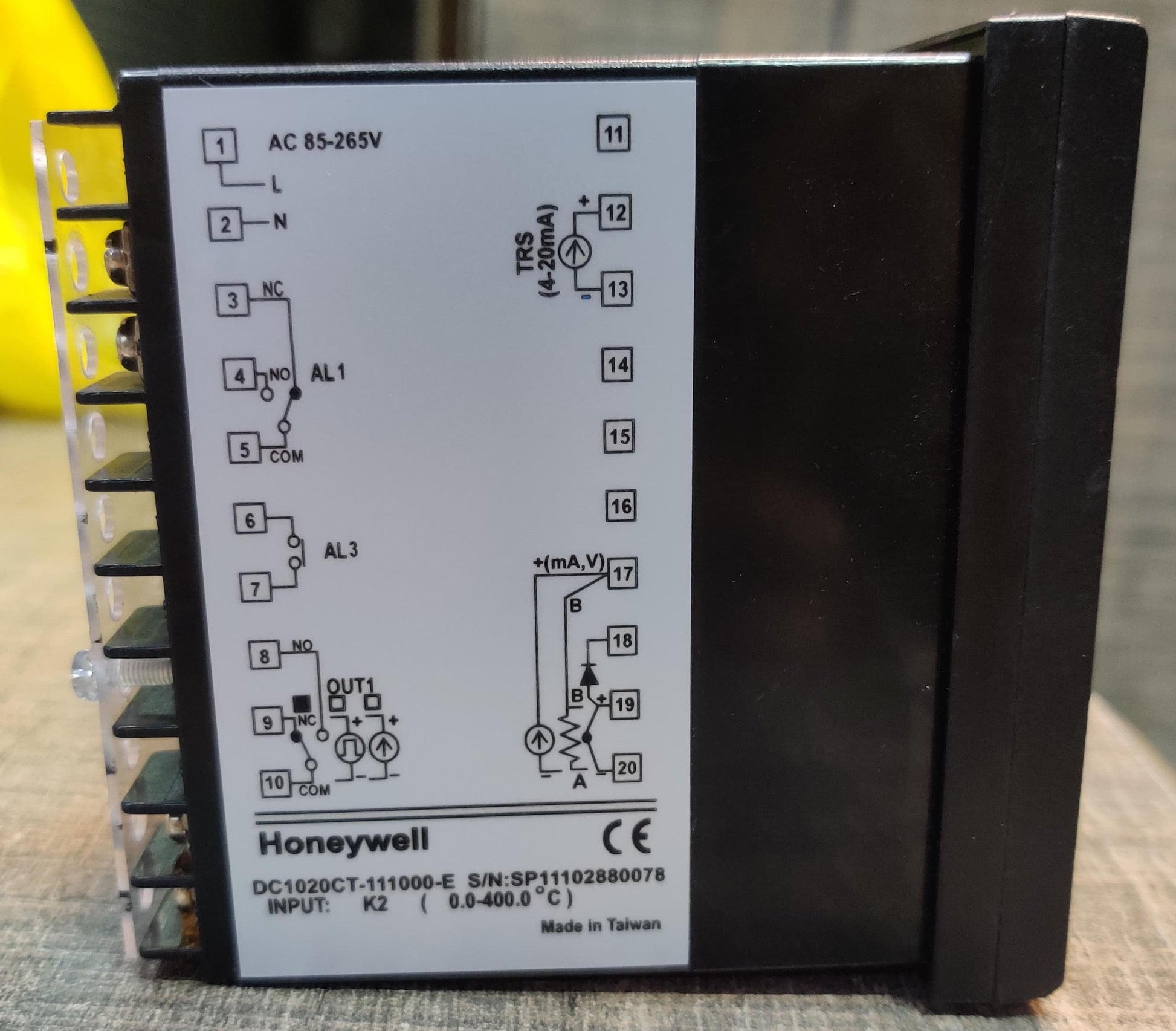 Honeywell DC1020CT Temperature Controller in Pakistan