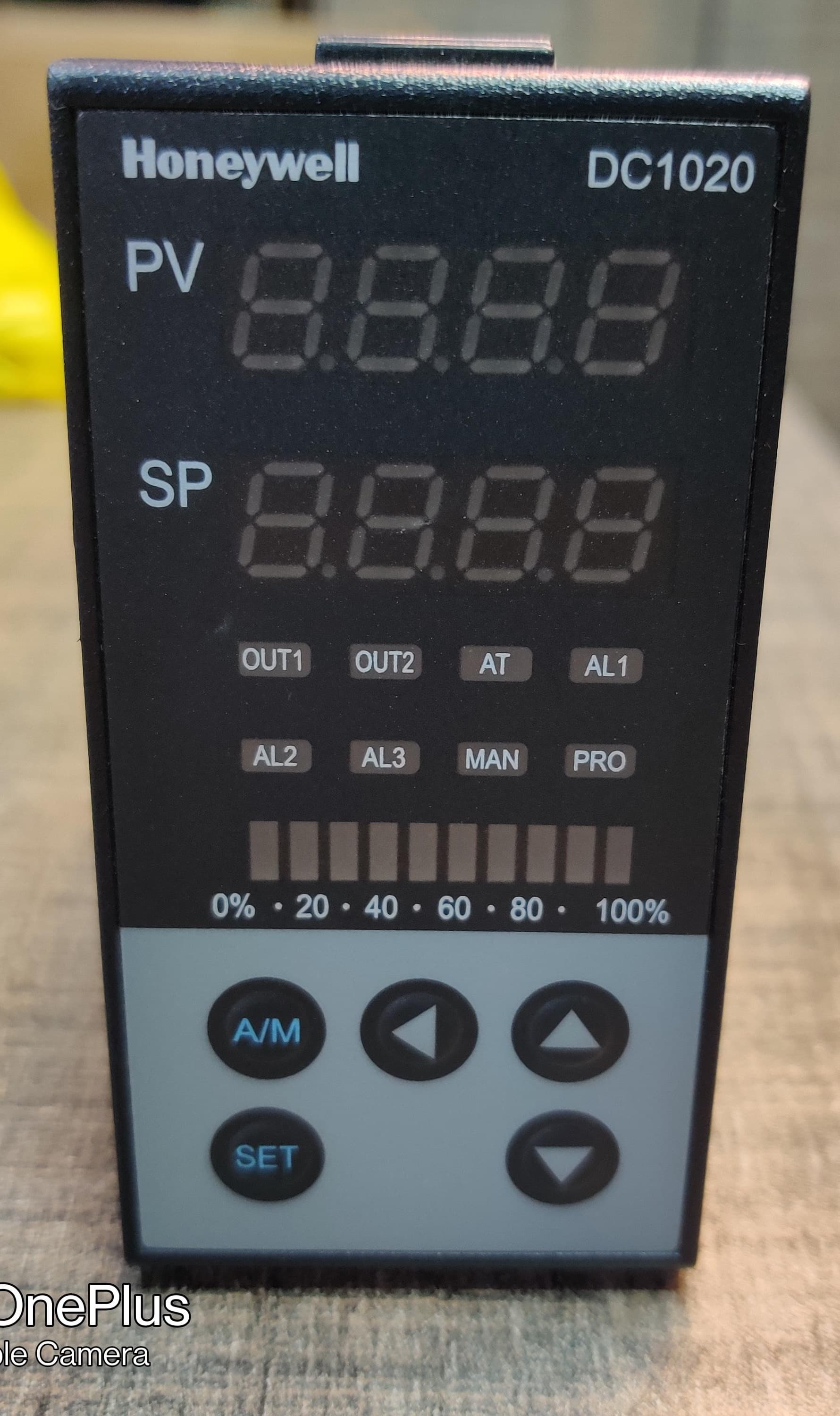 Honeywell DC1020CT Temperature Controller in Pakistan