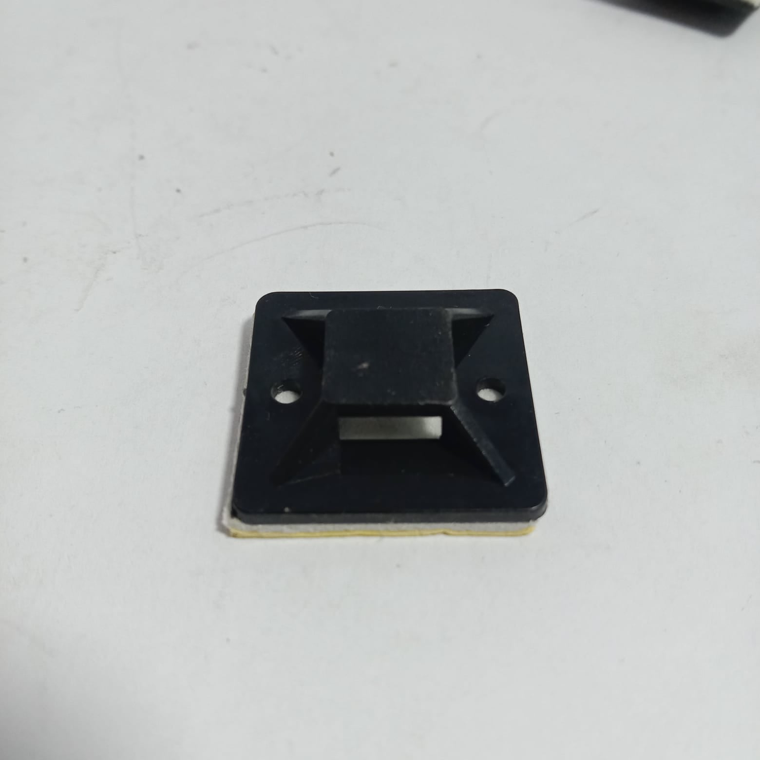 Cable Tie Sticker Self-adhesive  Cable Tie Mounts 100 Pcs Gum sticker in Pakistan