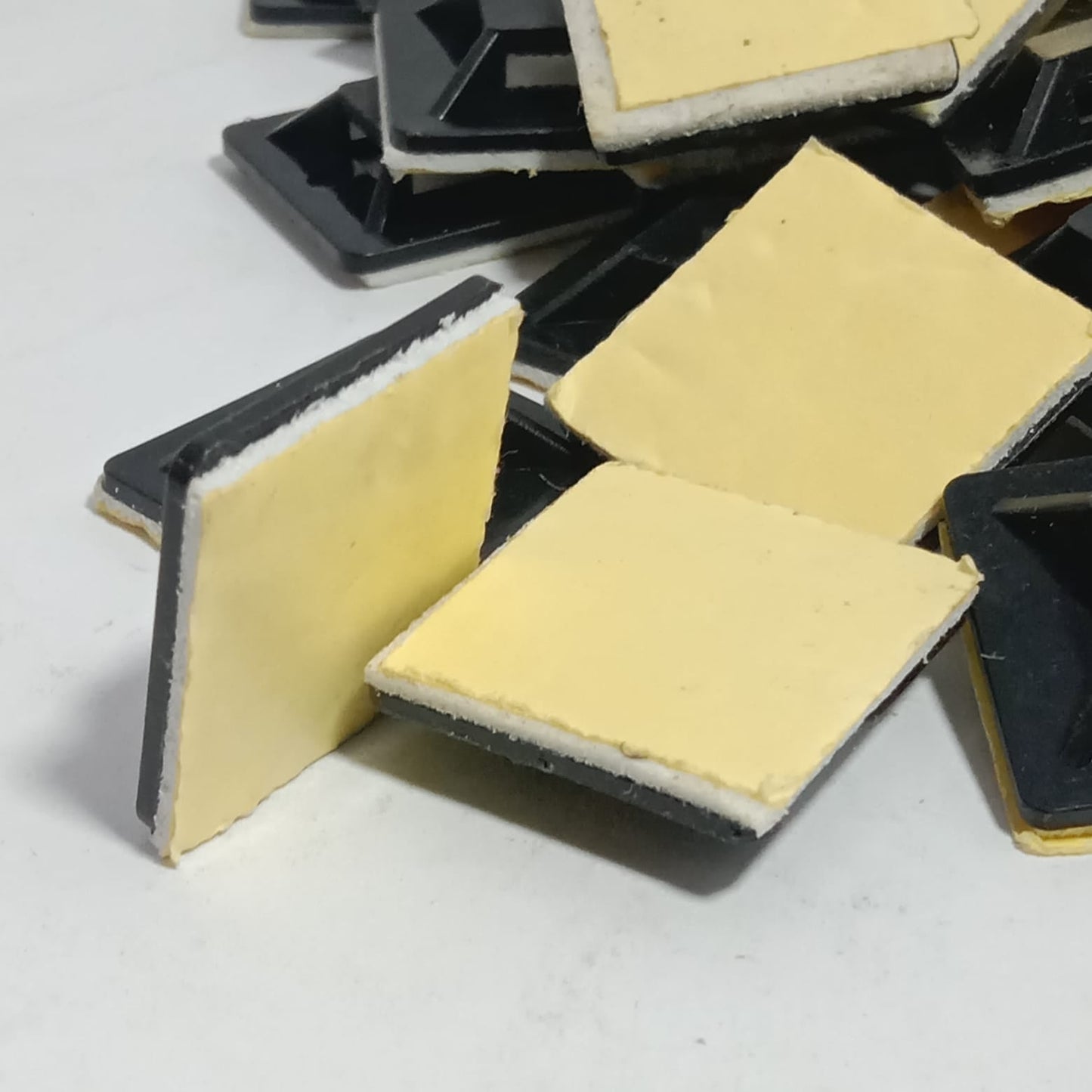 Cable Tie Sticker Self-adhesive  Cable Tie Mounts 100 Pcs Gum sticker in Pakistan