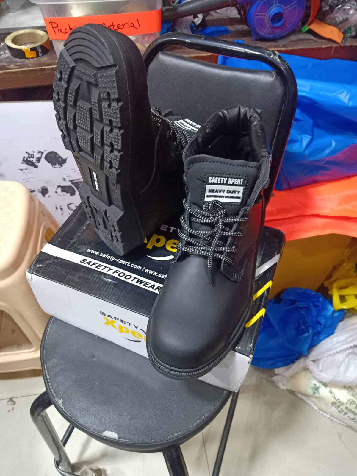 Black Leather Antislip and Heat-Resistant Safety Shoes in Pakistan