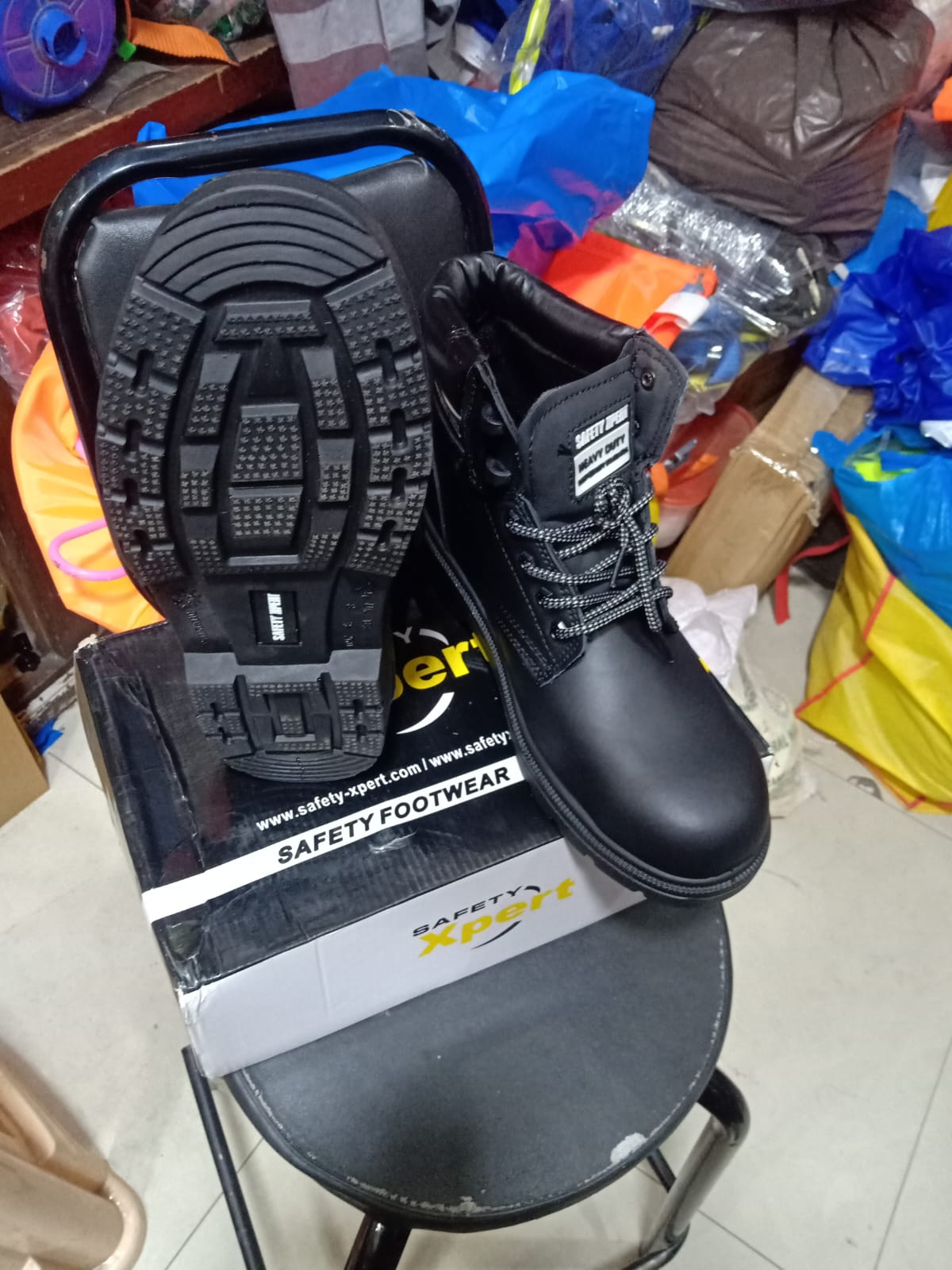 Black Leather Antislip and Heat-Resistant Safety Shoes in Pakistan