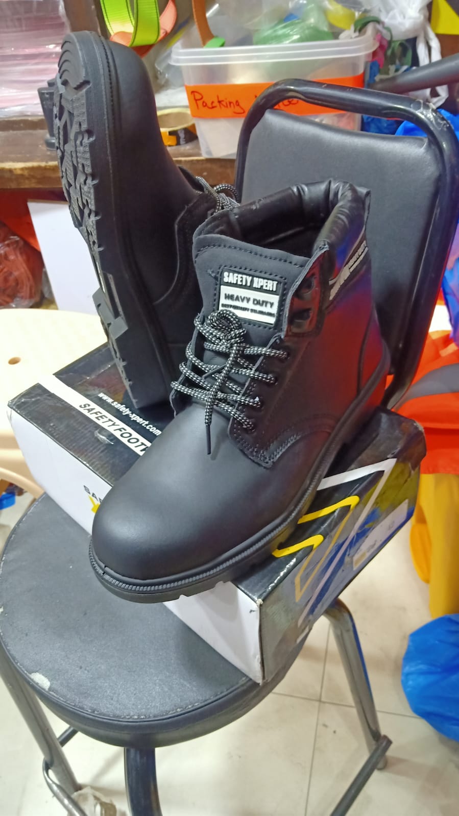 Black Leather Antislip and Heat-Resistant Safety Shoes in Pakistan