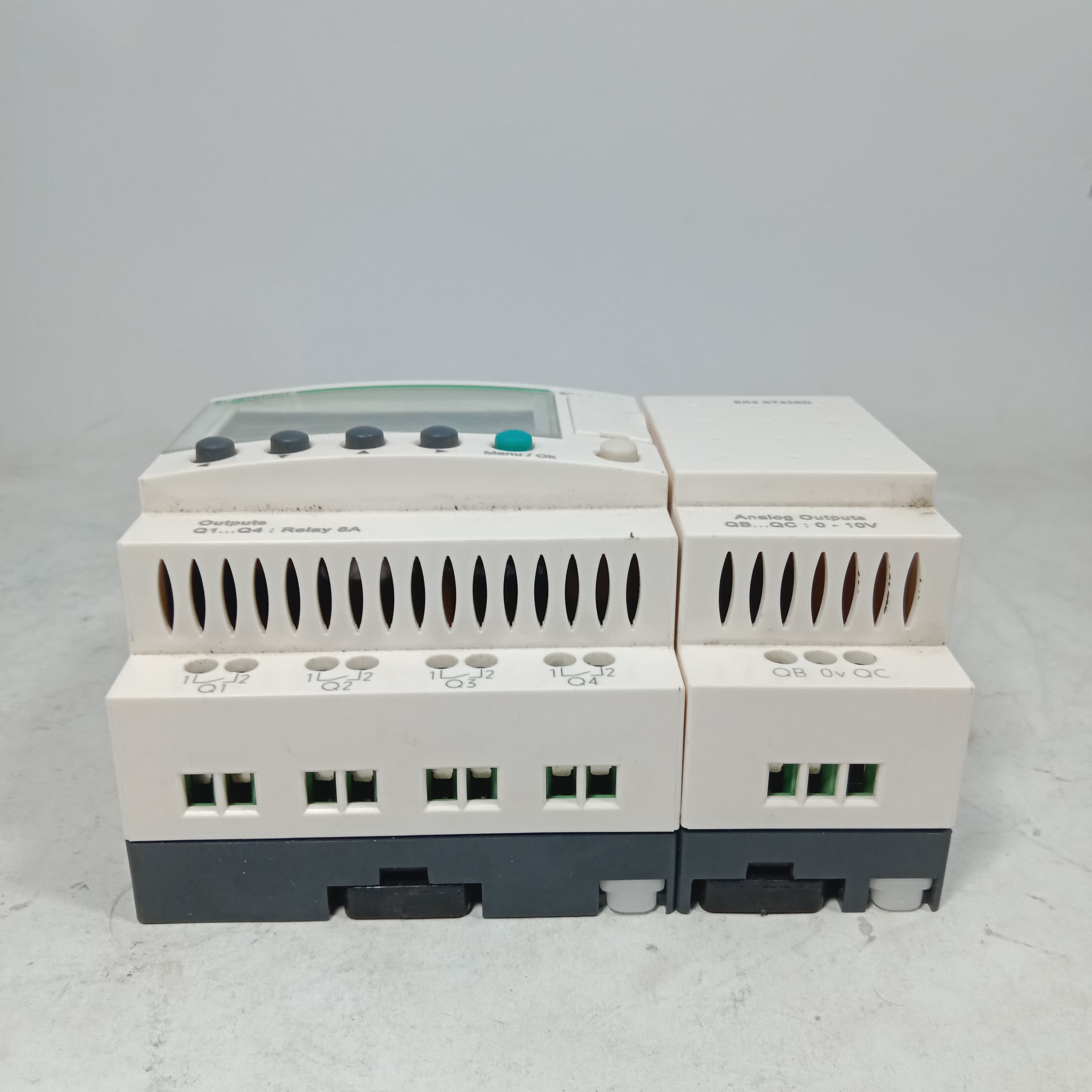 Schneider SR3 B101BD Programmable Logic Controller Module in Pakistan