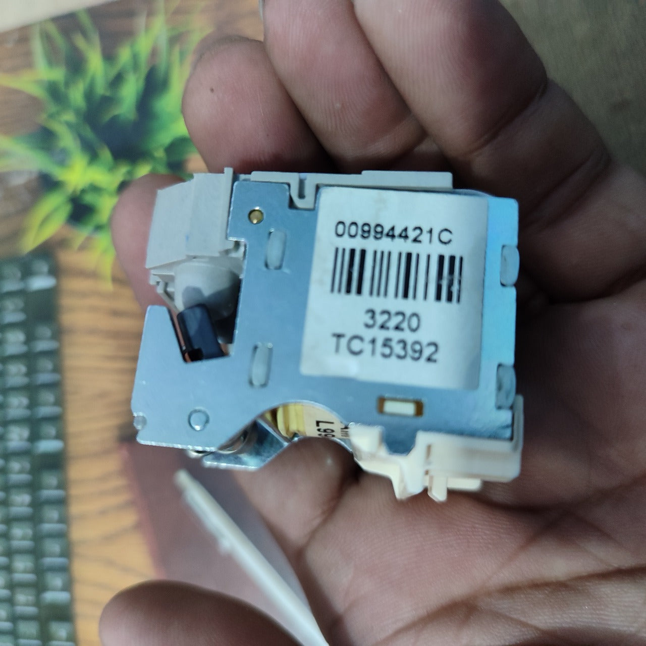Schneider MX 220-240V 208-277V 10VA Voltage Release in Pakistan