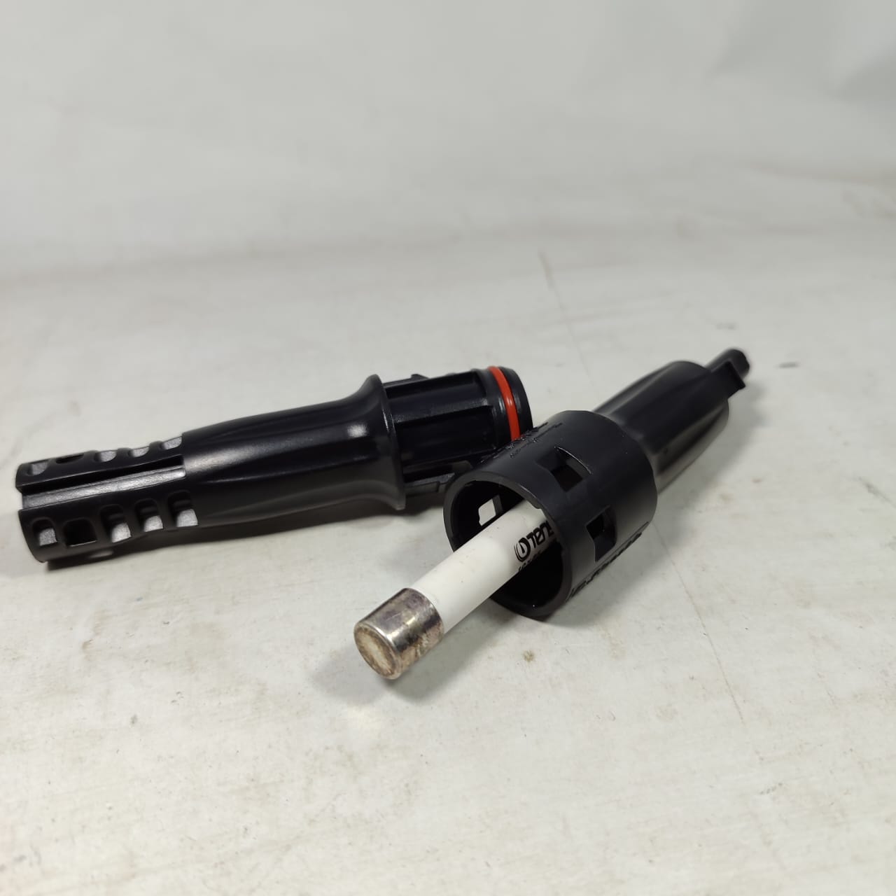 TENSE TEPV-32V Solar Connector with Fuse in Pakistan