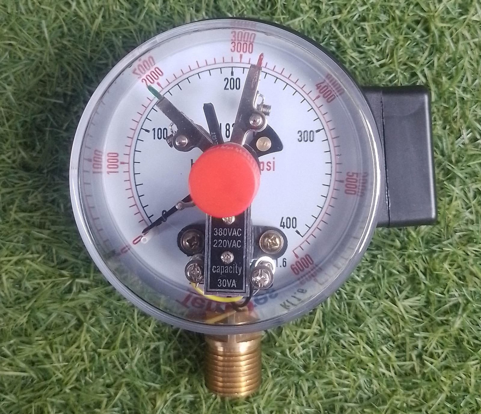 WIKA Shock-Resistant Electric Contact Pressure Gauge in Pakistan