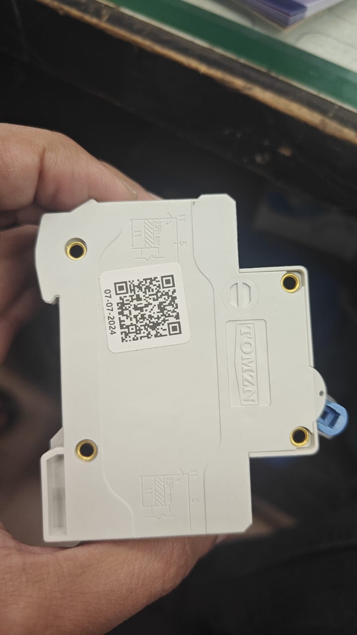Tomzn 2P DC Circuit Breaker 1000Vdc TOB7Z-125 in Pakistan