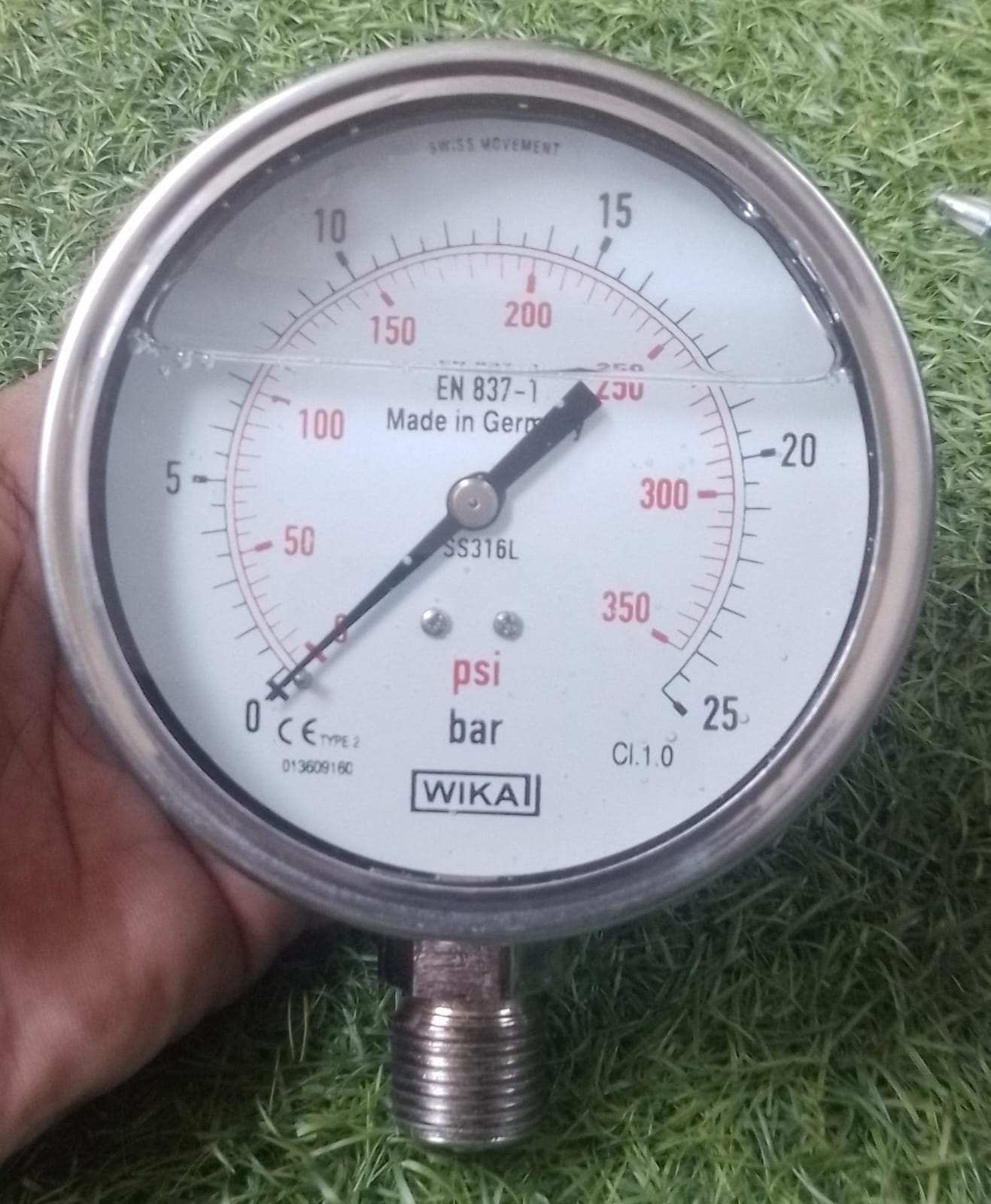 Standard Pressure Gauge  4 inch  in Pakistan