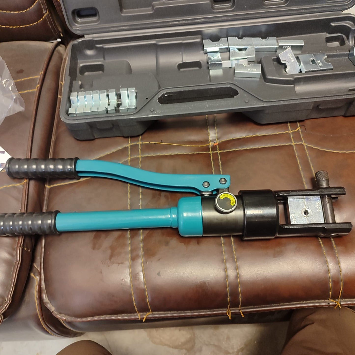 YQK-300 Hydeaulic Crimping Pliers in Pakistan