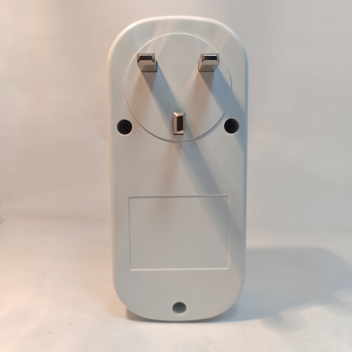 TOMZN 16A protective socket back view