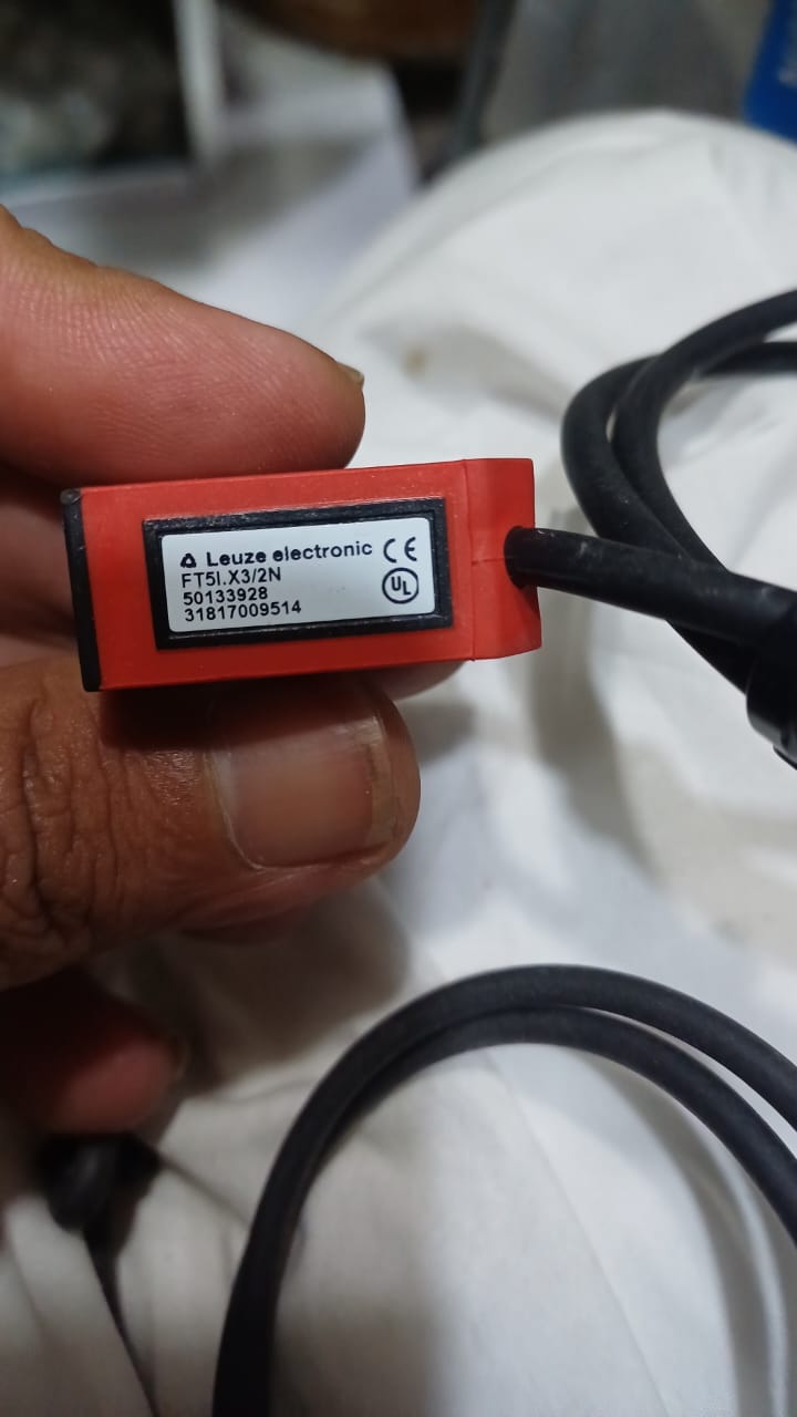 Leuze Electronic FT51.X3/2N industrial photoelectric optical sensor