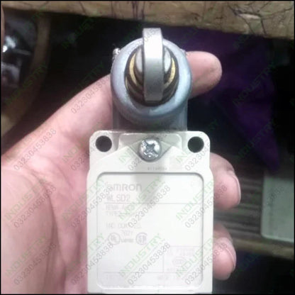 Omron WLSD2 General Purpose Switch, Standard Load, Horizontal Roller Plunger(China made) - industryparts.pk