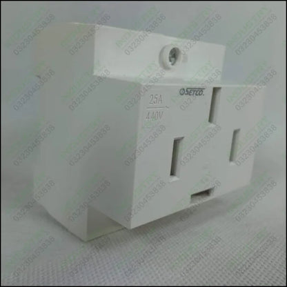 Plug Three-phase four-wire compact 25A 440V high-power in Pakistan - industryparts.pk