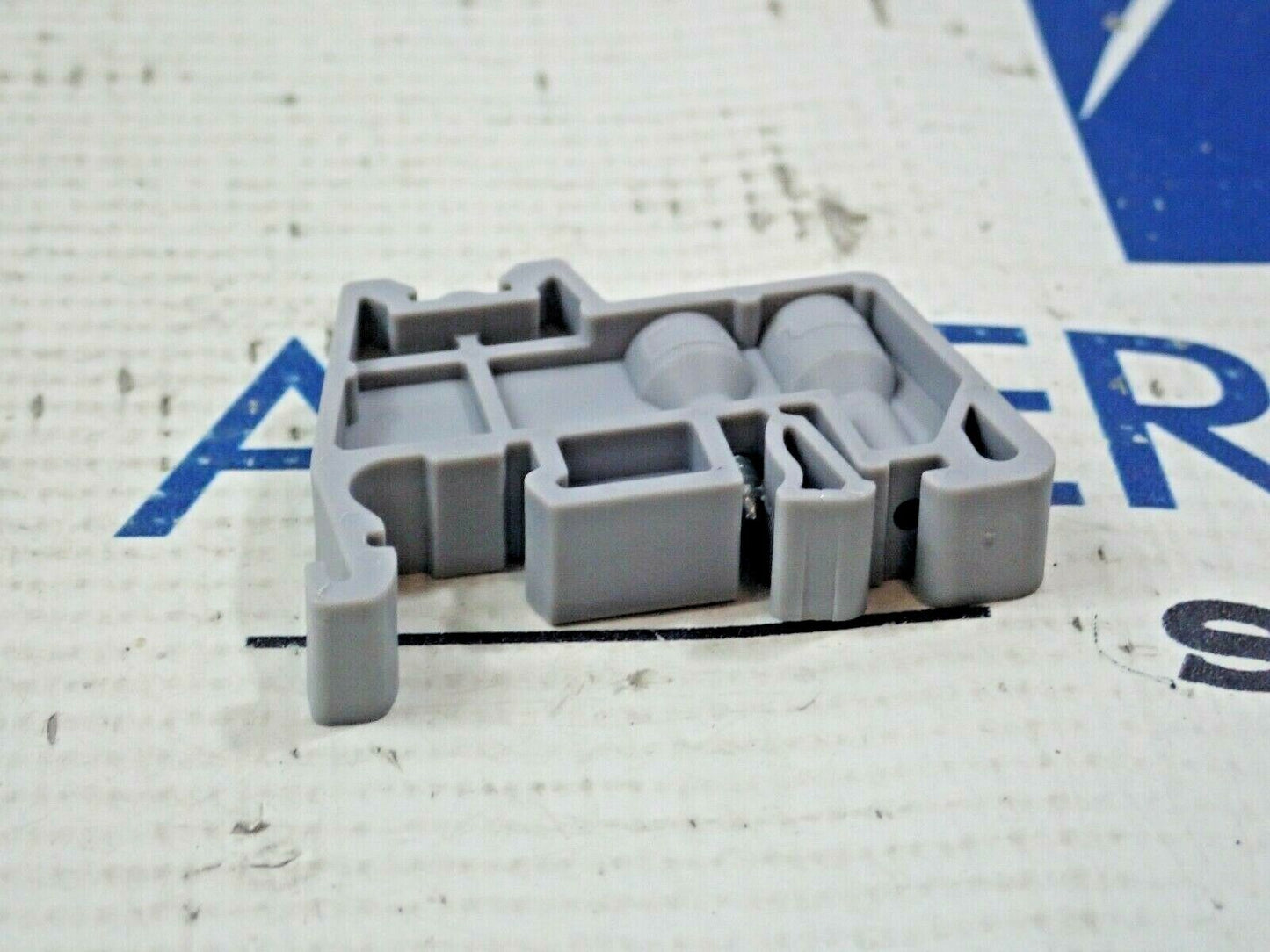 Connect Well Screw End Clamp CA702 for DIN 35/32 10 Pcs in Pakistan