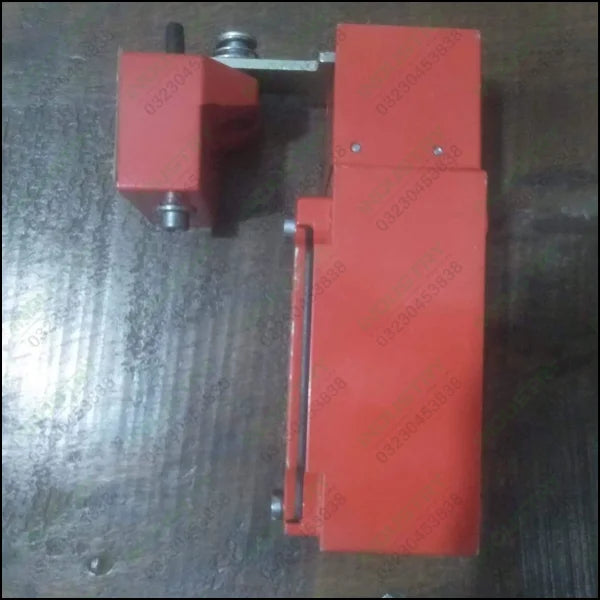 Safety switch, Telemecanique Safety switches lotted - industryparts.pk