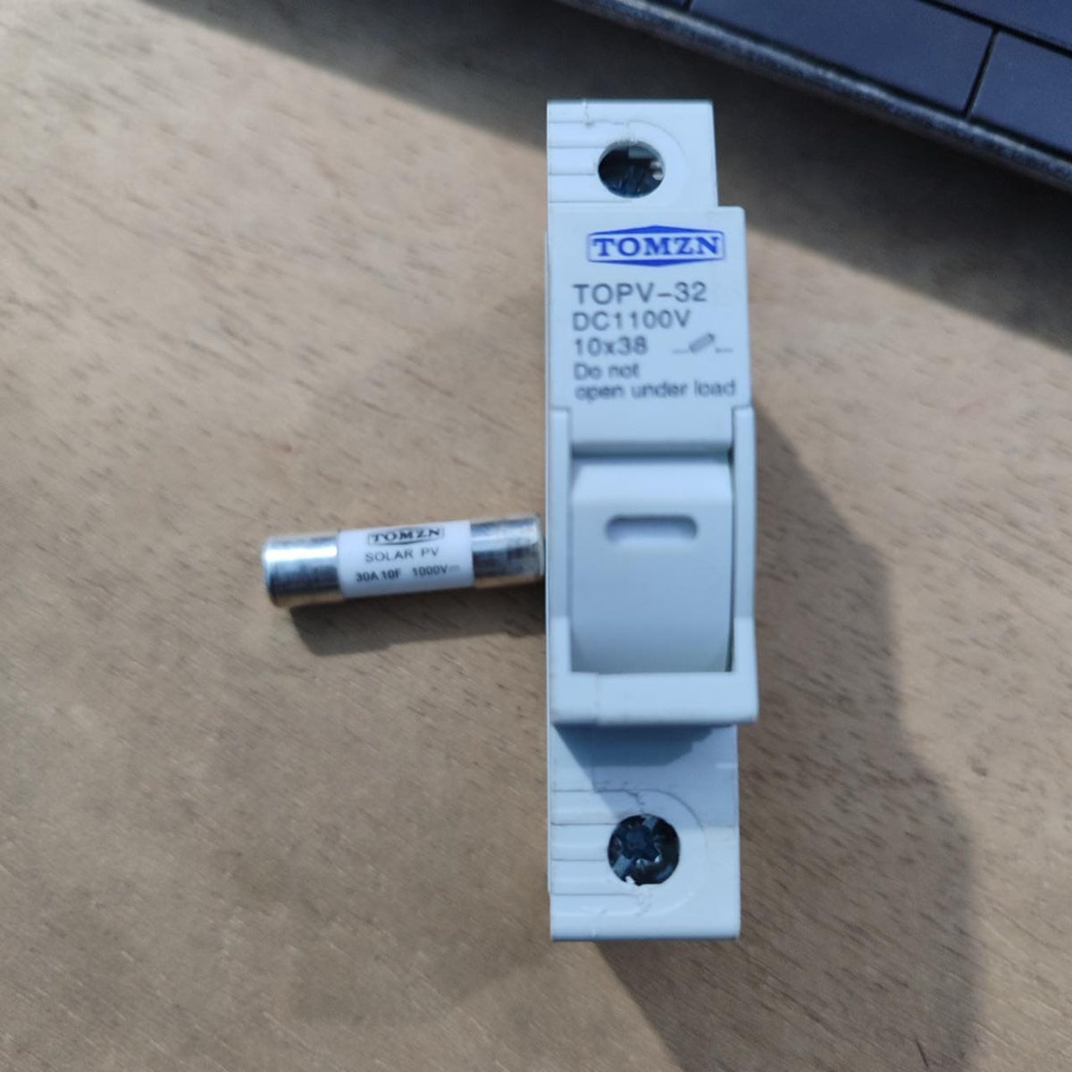 Topv TOMZN TOPV-32X DC 1100V PV Fuses for Solar System Protection in Pakist ...