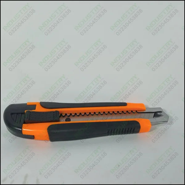 Toolmak LC-500 Auto-Lock Utility Knife with Three 3 and 4 in Pakistan - industryparts.pk