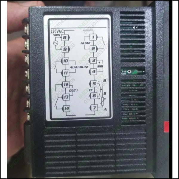 UA-900-EK1220 temperature controller in Pakistan