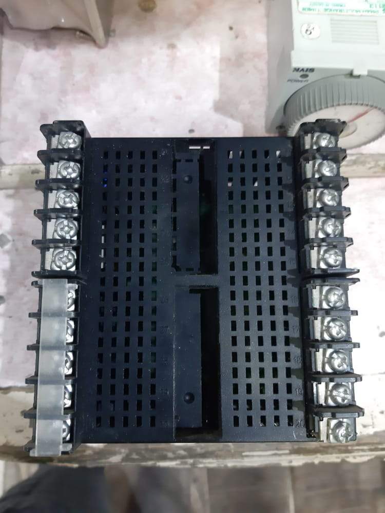 Omron E5AN PID Temperature Controller in Pakistan